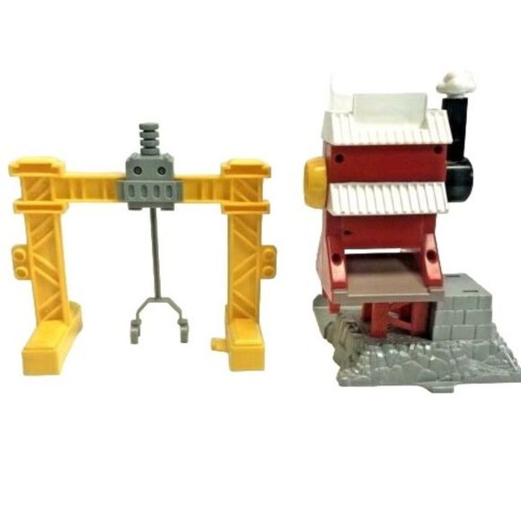 GeoTrax Tracktown Railway B1836 Train Set & Remote Controlled Train - Picture 6 of 10